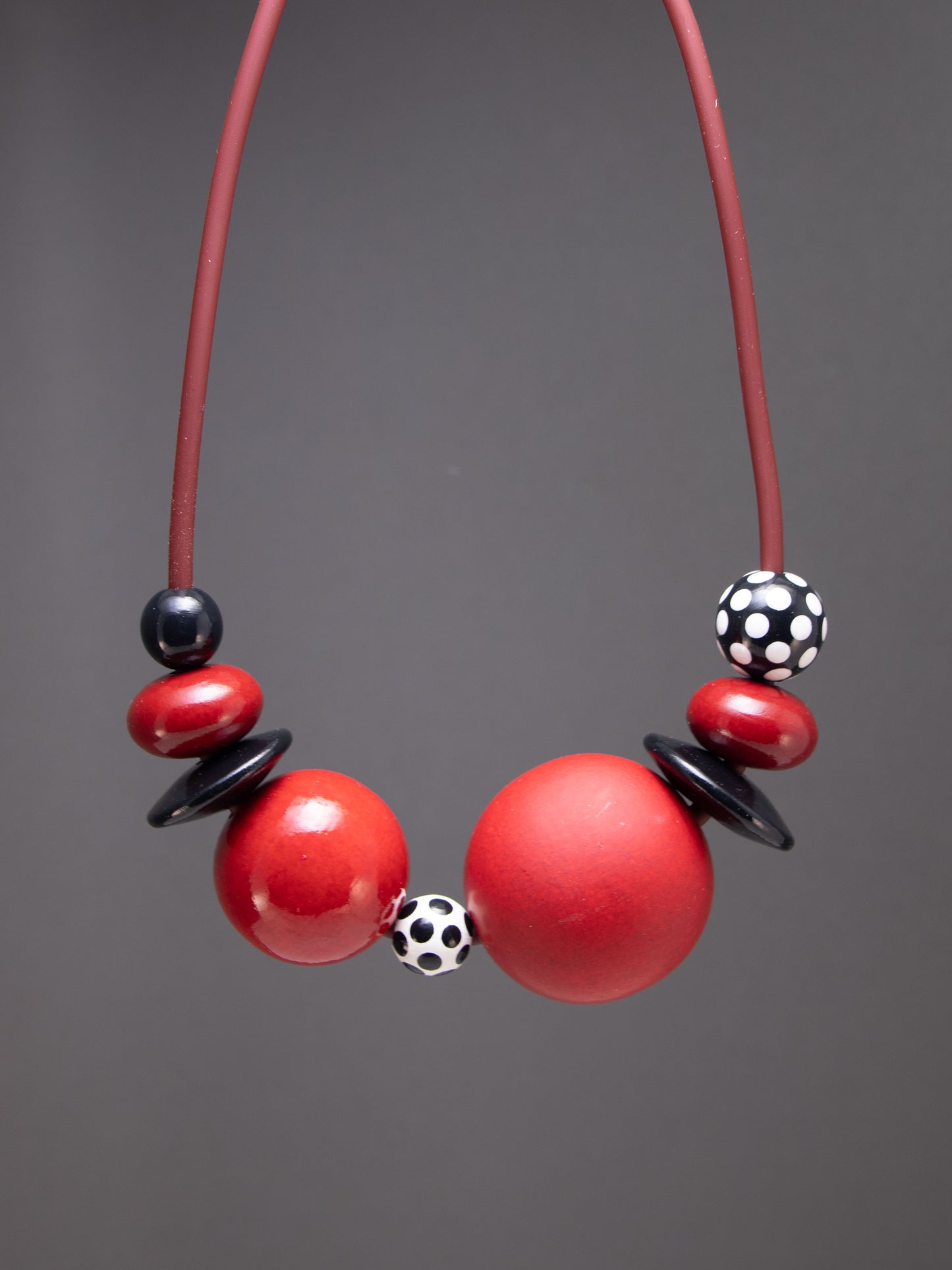 Collana di perline di legno autunnale arancione
