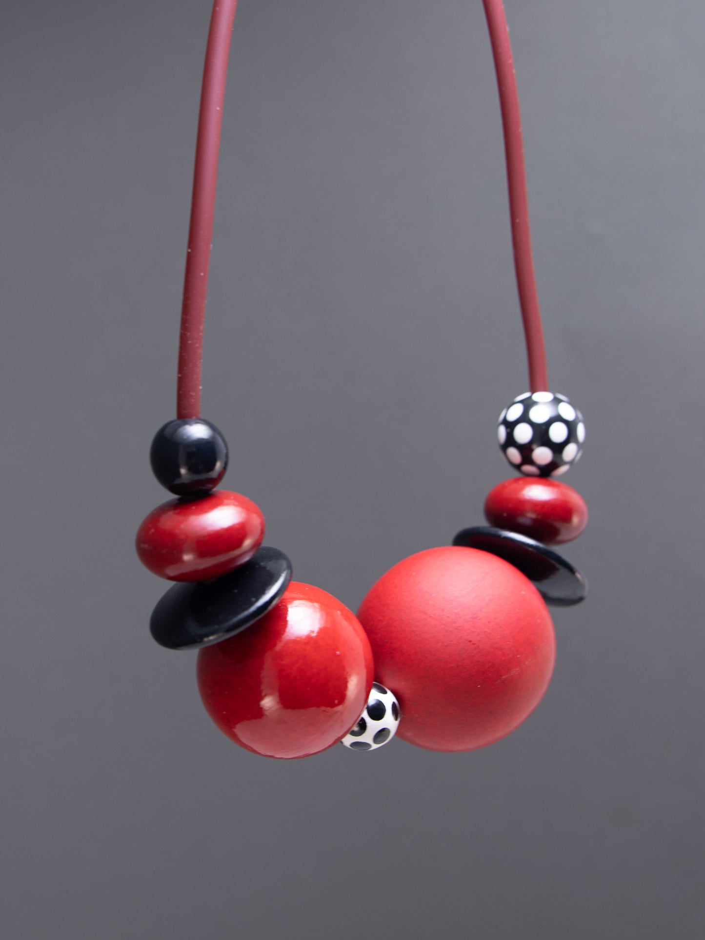 Collana di perline di legno autunnale arancione