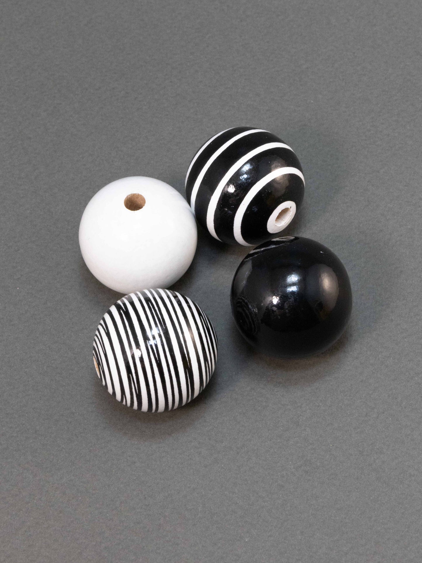 Set di perline di legno a strisce