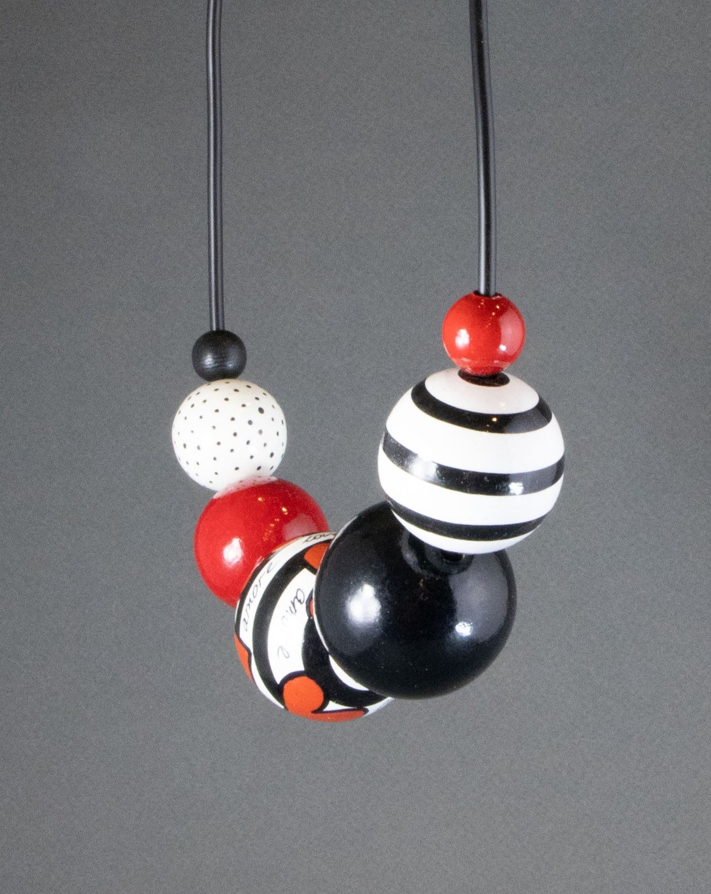 Collana con perline di legno d'amore 4