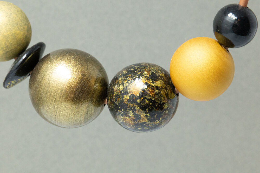 Sfumature d'oro collana di perline di legno