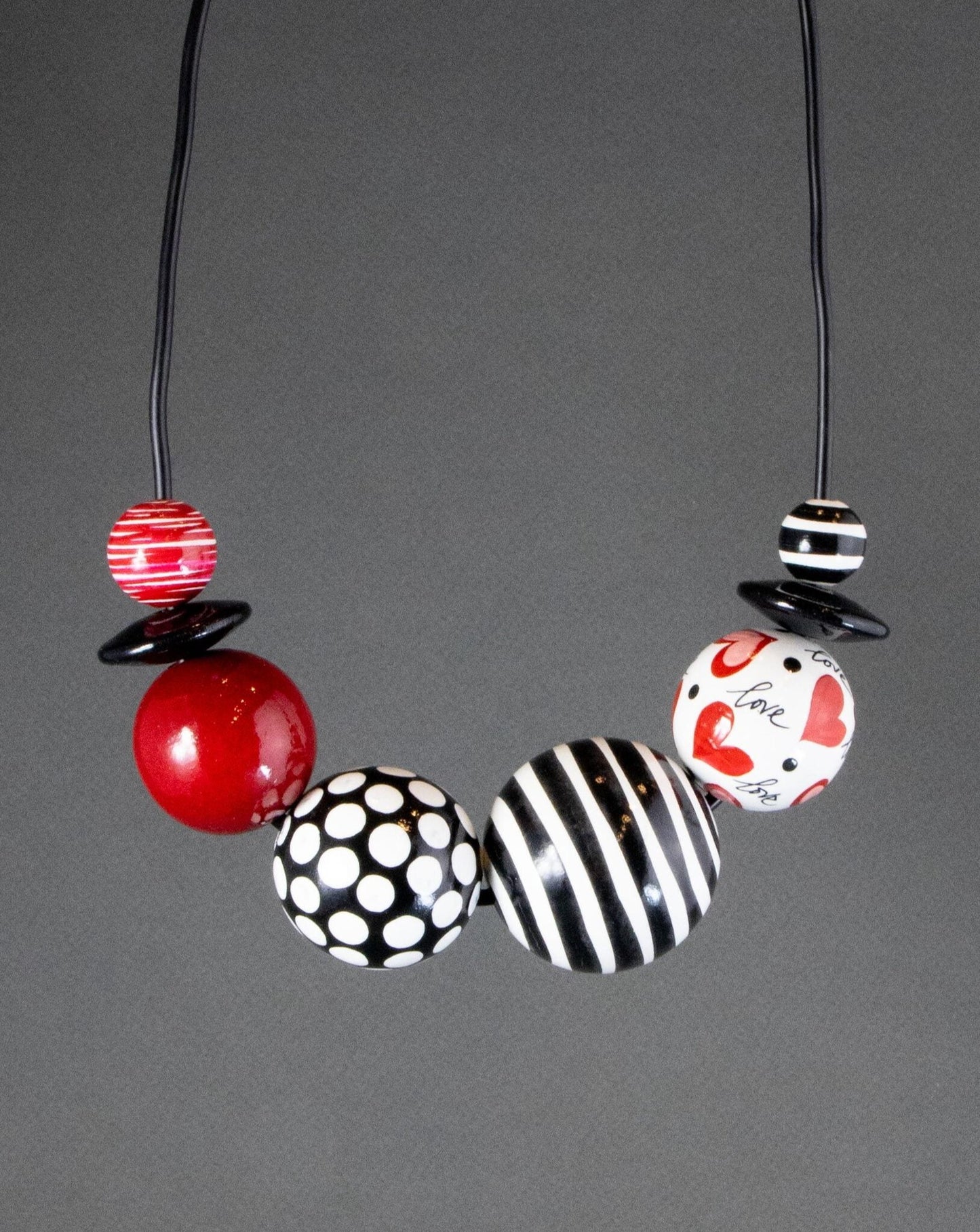 Collana con perline di legno d'amore 2
