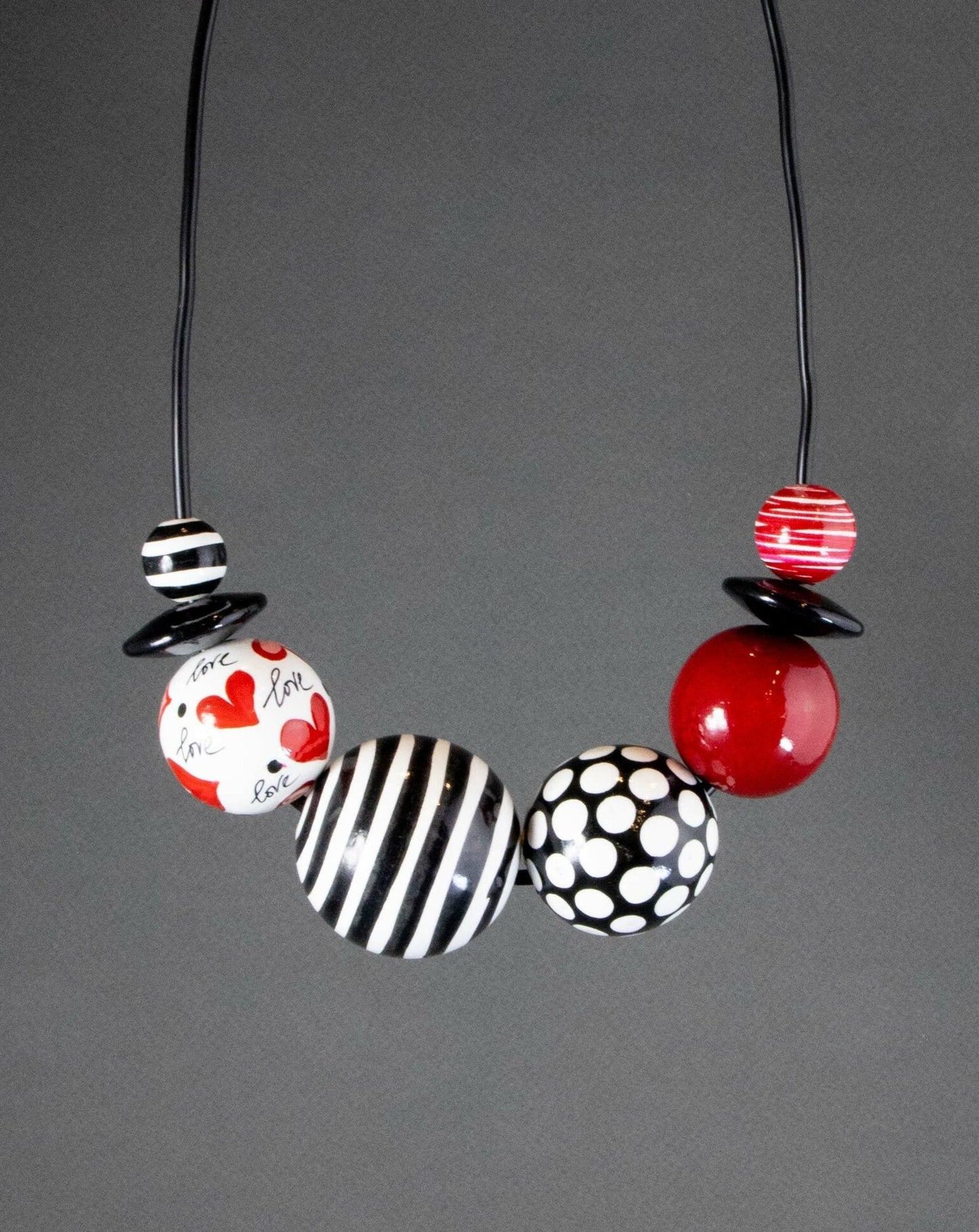 Collana con perline di legno d'amore 2