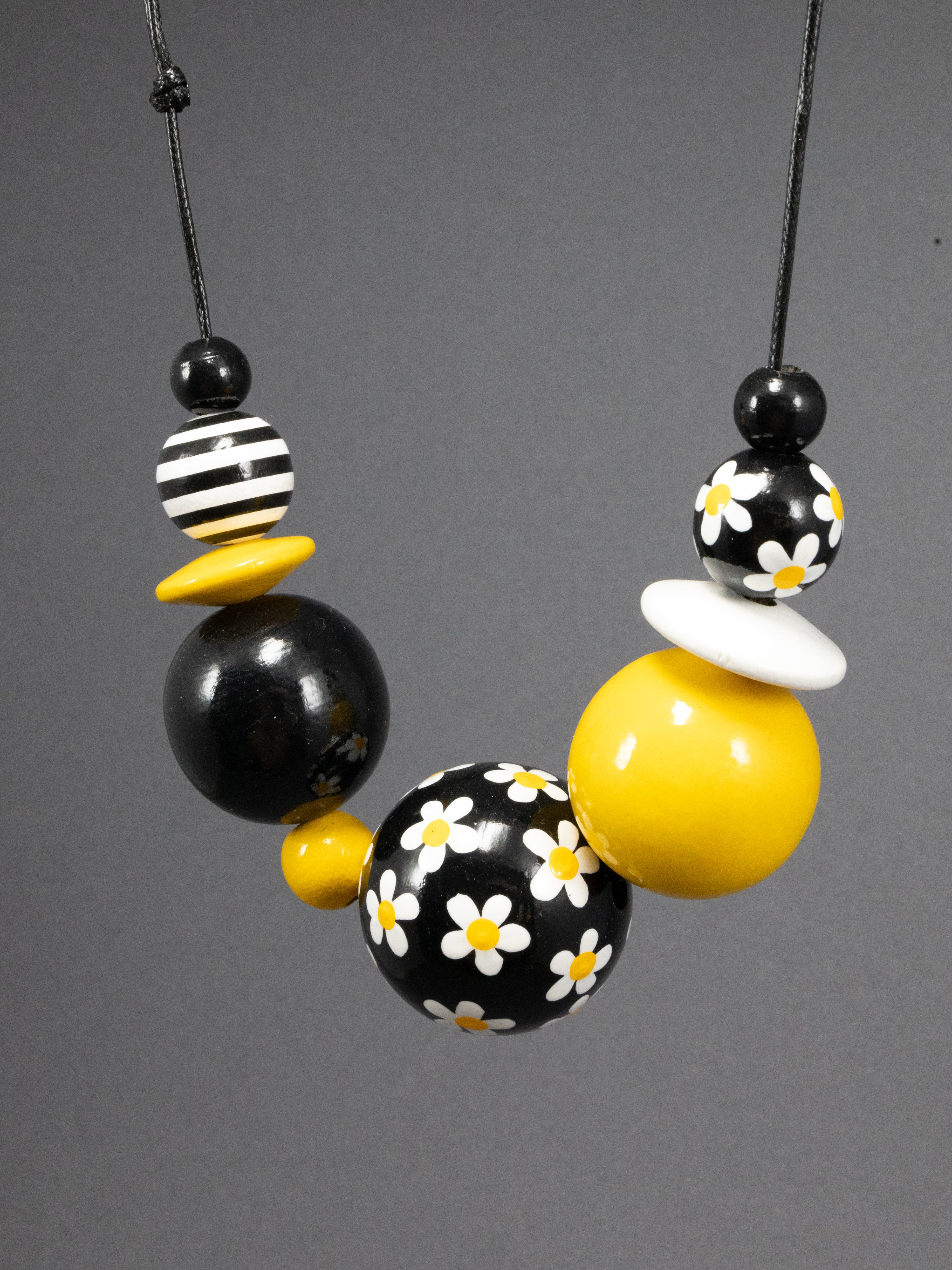 Black Daisy Wooden Beads Necklace