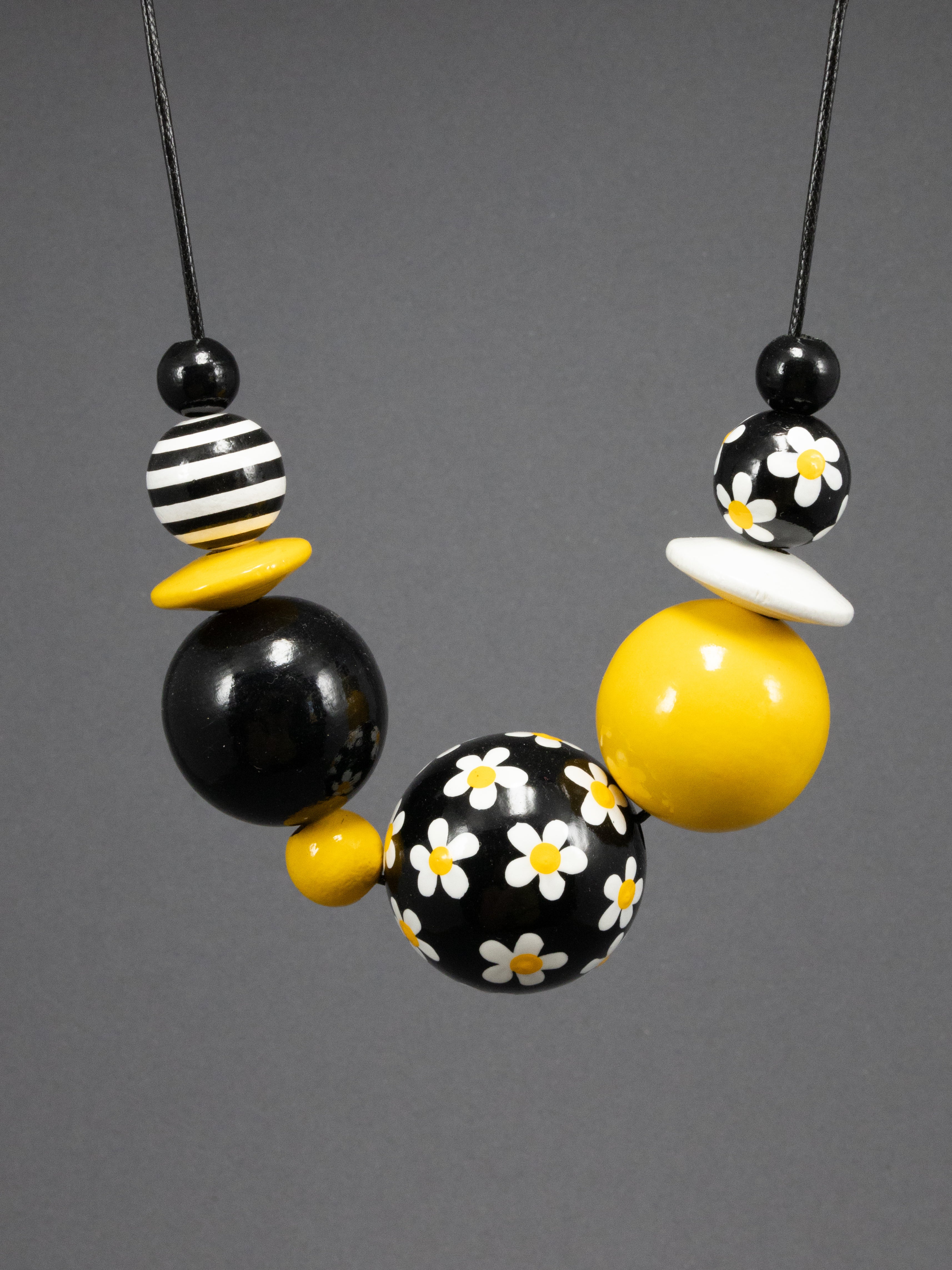 Black Daisy Wooden Beads Necklace