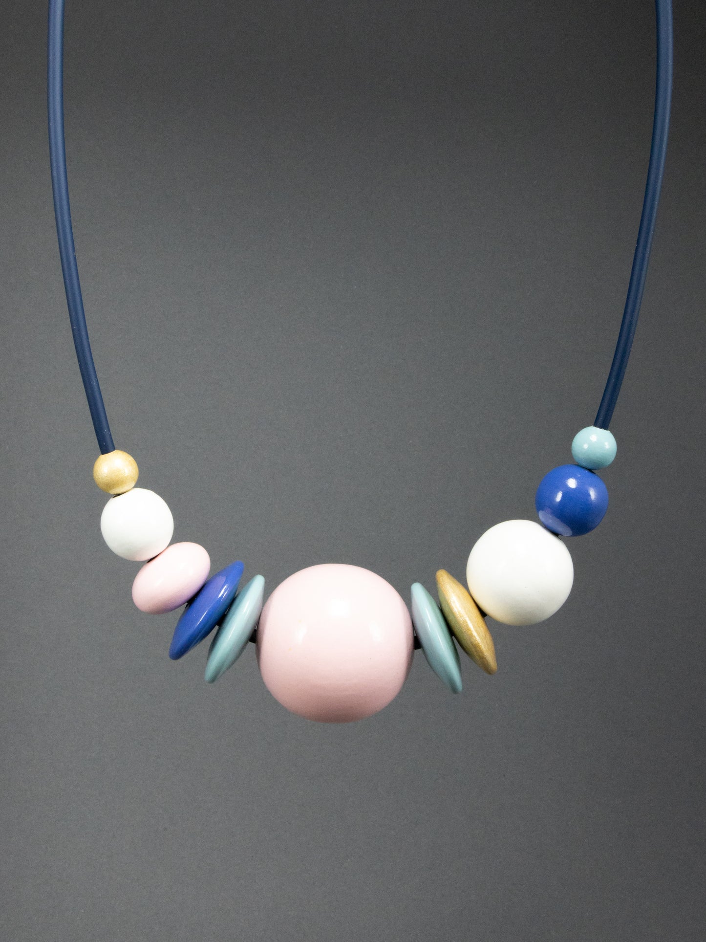 Collana di perline di legno autunnale arancione