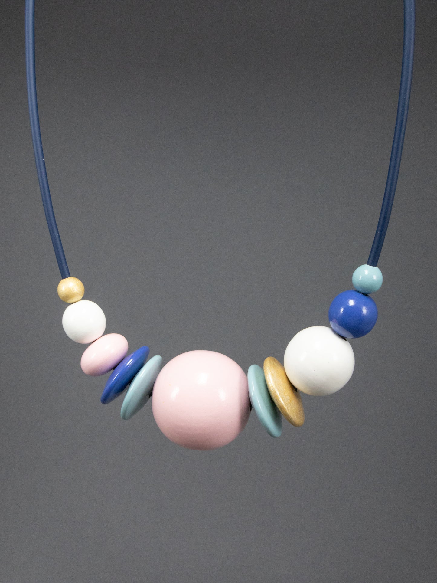 Collana di perline di legno autunnale arancione