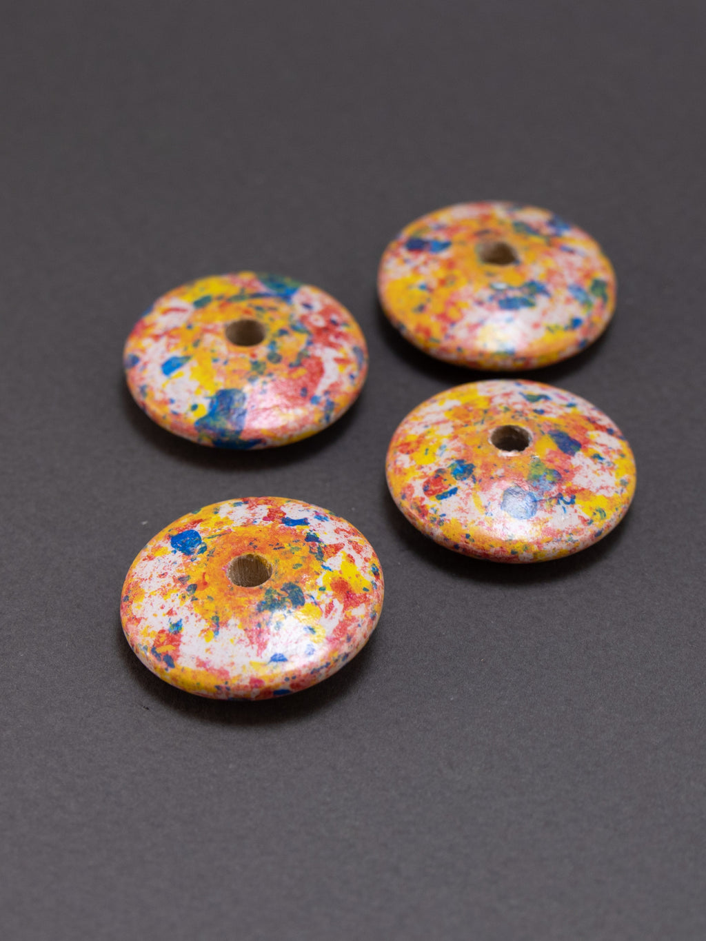 Perlina di legno piatta soleggiata