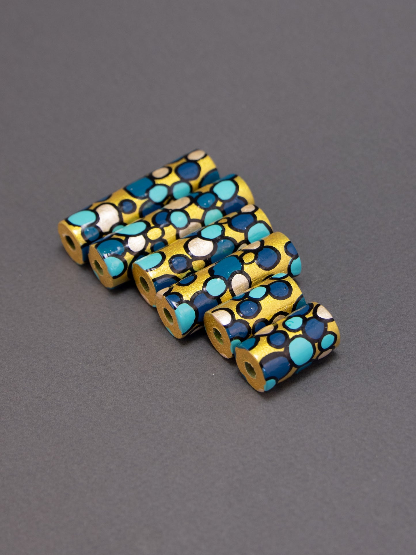 Perlina di legno margherita blu a forma di cilindro