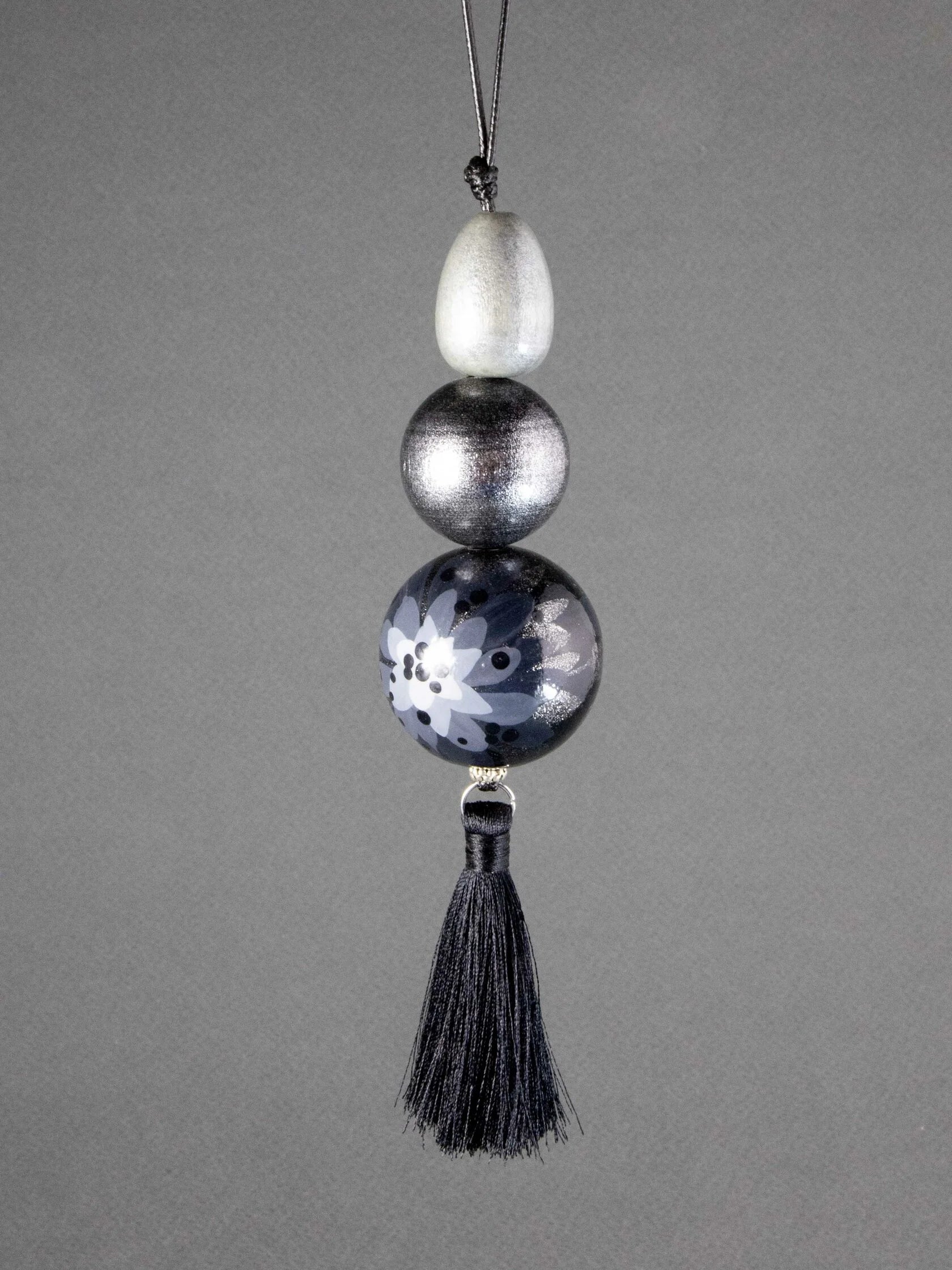 Black Chrysanthemum Beaded Pendant