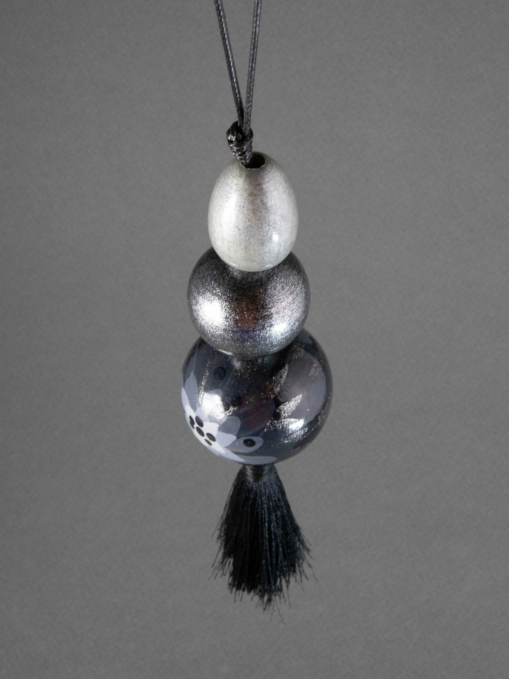 Black Chrysanthemum Beaded Pendant