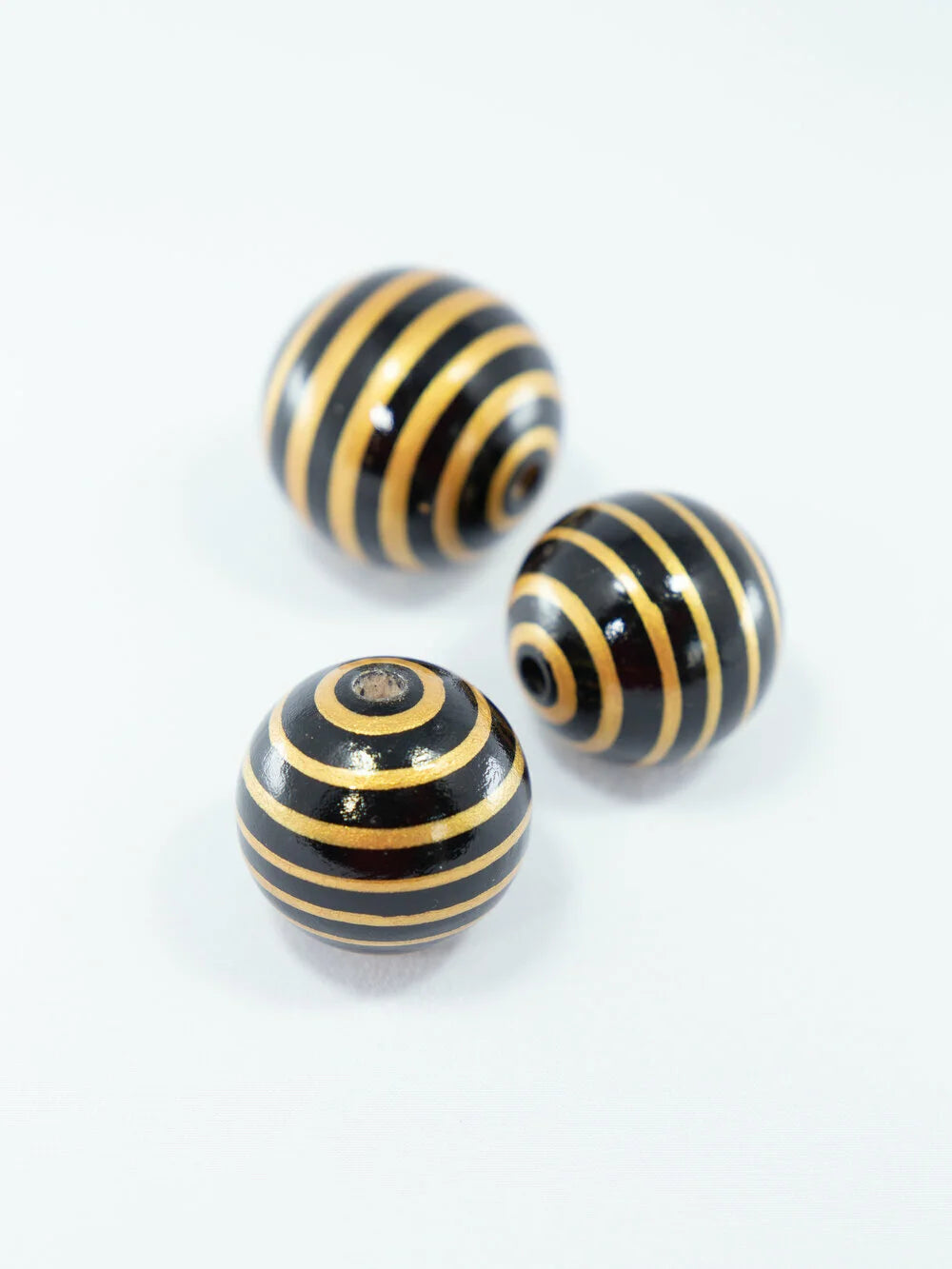 Perlina di legno a strisce dorate e nere