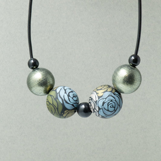 Collana di perle di legno rose d'argento
